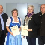 (v.l.): Robert Pitz (1.SM Altschützen Velden), Rosemarie Aschenbrenner (Zweitplatzierte), Theresa Aigner (Gaukönigin 2014), Günter Franzl (1.Gauschützenmeister)