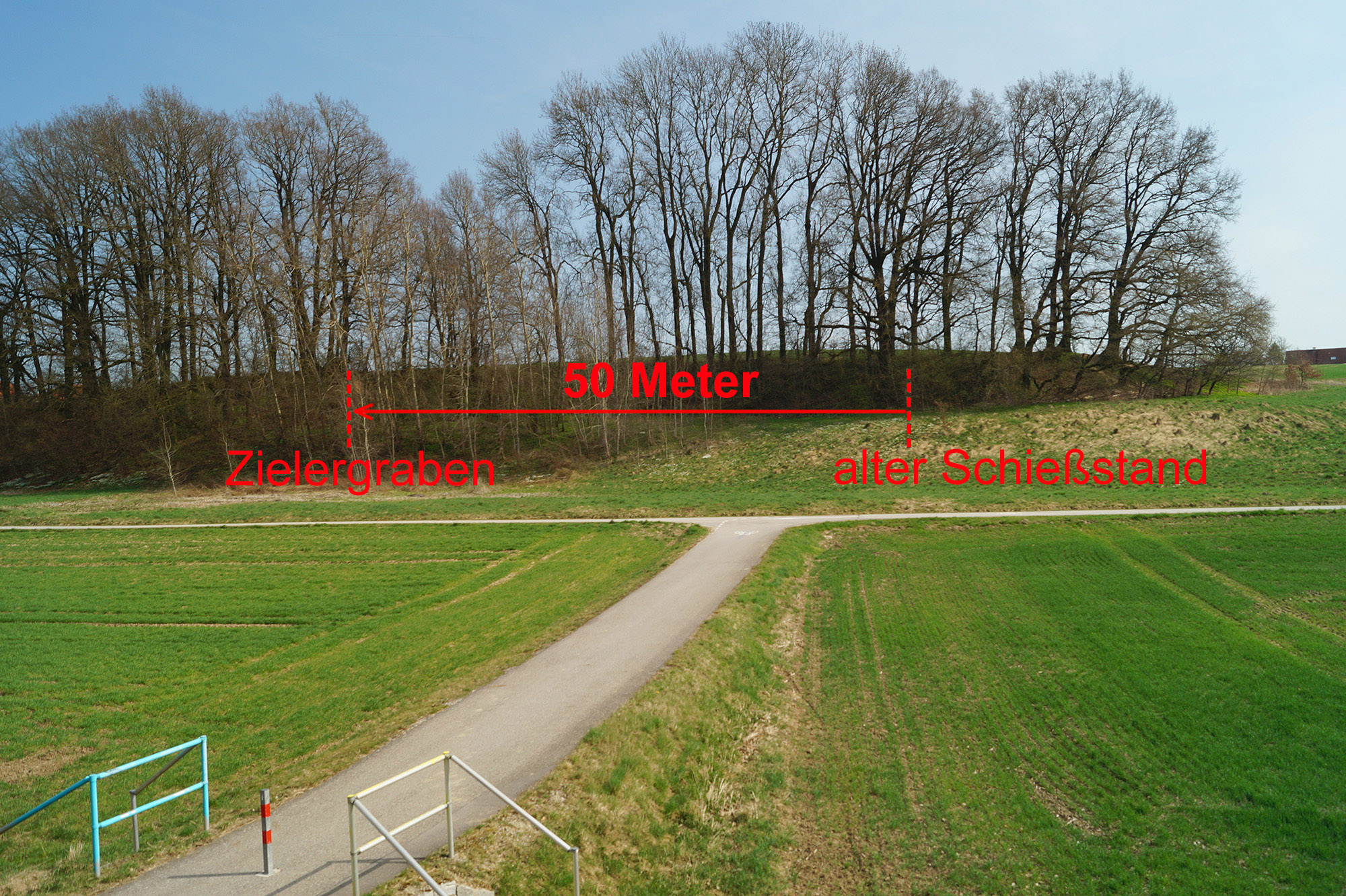 Blick auf den Esterberg in Velden. Im Foto ist die Lage des alten Schießstandes eingezeichnet.